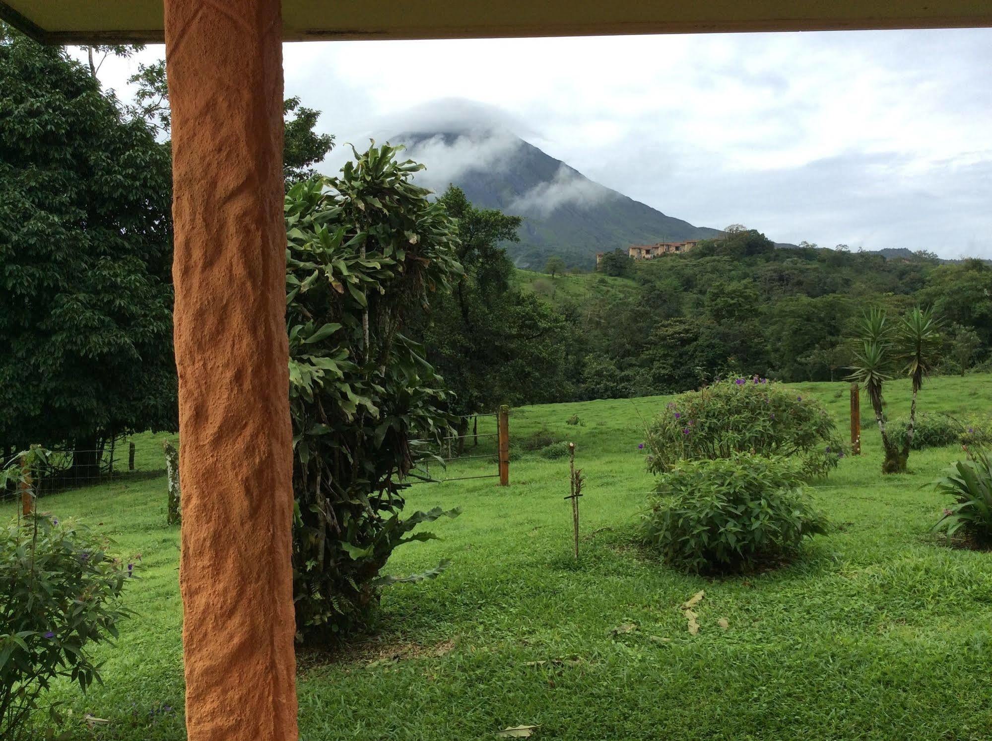 Cabinas Los Guayabos Hotel La Fortuna Exterior foto